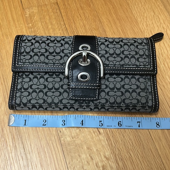 Coach Soho Mini Signature Wallet - Picture 8 of 11